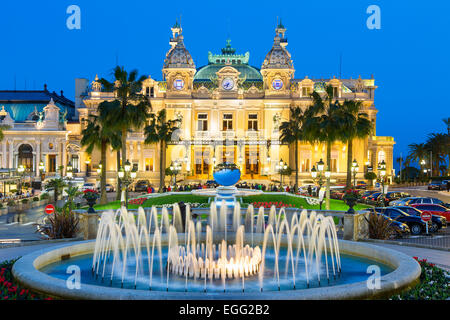 Monaco, Montecarlo, das Casino in der Abenddämmerung Stockfoto