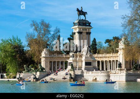 Madrid, Buen Retiro Park und Alfonso XII Denkmal Stockfoto