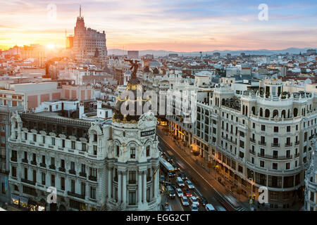 Skyline von Madrid mit Metropolis Gebäude und Gran Via Stockfoto