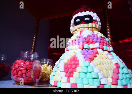 Bonbons süße Haribo Lutscher Marshmallow verschwommen unscharf weichen roten Bonbonniere Schachtel bin erfinderischer rosa horizontale Museum kreativ Stockfoto