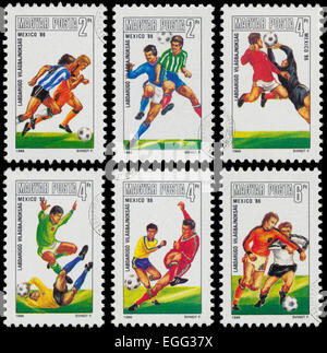 Ungarn - CIRCA 1986: Satz von Briefmarken gedruckt in Ungarn von den "World Cup Football Championship, Mexiko" Ausgabe zeigt Spielern, Stockfoto