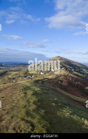 Ausdauer-Hill & Worcestershire Leuchtfeuer über Malvern Hills, Worcestershire & Grenze Herefordshire, England, UK im Winter Stockfoto