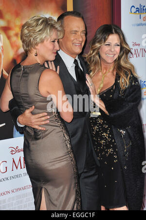 LOS ANGELES, CA - 9. Dezember 2013: Emma Thompson mit Tom Hanks & Ehefrau Rita Wilson bei der US-Premiere ihres Films "Herr Banken retten" bei Walt Disney Studios, Burbank. Stockfoto