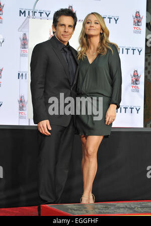 LOS ANGELES, CA - 3. Dezember 2013: Ben Stiller & Ehefrau Christine Taylor in der TCL Chinese Theatre, wo er seine Hand & Fußabdrücke in Zement gesetzt hatte. Stockfoto