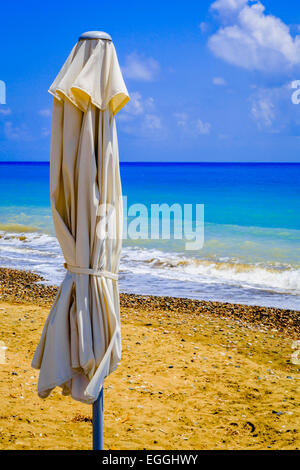 Blick auf herrliche Zypern Strand im Sommer Stockfoto