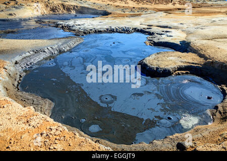 Kochendem Schlamm-Pool im Hverir - Erdwärmefeldes in Nordisland Stockfoto