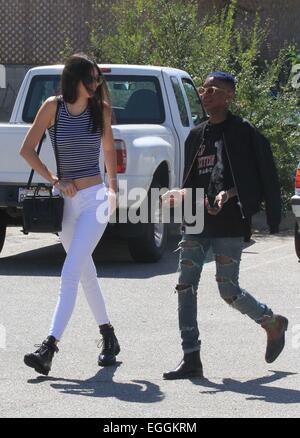 Kendall Jenner Sport Cameltoe durch ihre weiße Jeans während unterwegs in West Hollywood Featuring: Kendall Jenner wo: Beverly Hills, Kalifornien, USA bei: 22. August 2014 Stockfoto