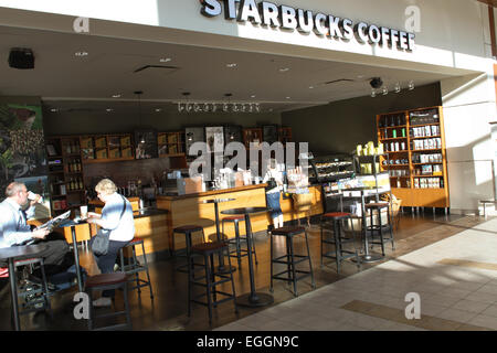 Der Starbucks-Filiale befindet sich in der Haupt-Lobby in der Halifax Stanfield International Airport Stockfoto