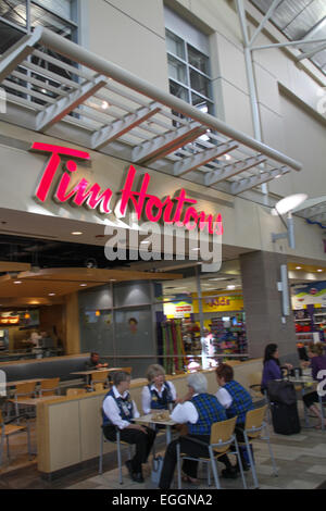 Tim Hortons in der Haupt-Lobby in der Halifax Stanfield International Airport Stockfoto