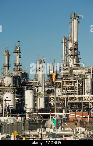 Denver, Colorado - Blendenflecken verbrennt Gas bei Suncor Energy-Öl-Raffinerie. Stockfoto