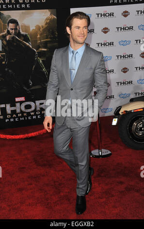 LOS ANGELES, CA - 4. November 2013: Chris Hemsworth bei der US-Premiere seines Films "Thor: The Dark World" am El Capitan Theatre in Hollywood. Stockfoto