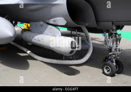 Damocles targeting Pod montiert auf ein French Air Force Rafale Kampfflugzeug. Stockfoto