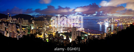 Hochauflösende Panorama von Hong Kong bei Nacht Stockfoto