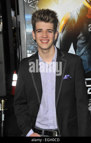 LOS ANGELES, CA - 28. Oktober 2013: Brandon Tyler Russell bei der Los-Angeles-Premiere von "Ender es Game" in TCL Chinese Theatre. Stockfoto