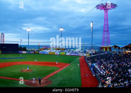 Sports Illustrated Swimsuit Modelle erscheinen bei "The Brooklyn Beach Party" auf Coney Island Featuring: Atmosphäre wo: New York City, New York, USA bei: 23. August 2014 Stockfoto