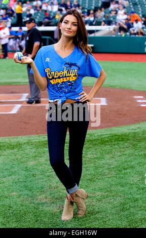 Sports Illustrated Swimsuit Modelle erscheinen bei "The Brooklyn Beach Party" auf Coney Island Featuring: Lily Aldridge wenn: 22. August 2014 Stockfoto