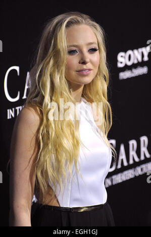 LOS ANGELES, CA - 7. Oktober 2013: Portia Doubleday auf der World premiere ihres Films "Carrie" am Arclight Theater, Hollywood. Stockfoto