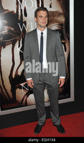 LOS ANGELES, CA - 7. Oktober 2013: Alex Russell auf der World premiere seines Films "Carrie" am Arclight Theater, Hollywood. Stockfoto