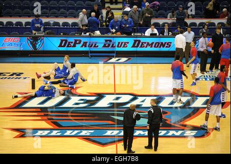 Rosemont, Illinois, USA. 24. Februar 2015. Ein Blick auf die DePaul Blue Demons-Logo auf dem Boden der Allstate Arena vor der NCAA Männer Basketball-Spiel zwischen der Creighton Bluejays und die DePaul Blue Dämonen in der Allstate Arena in Rosemont, Illinois. Patrick Gorski/CSM/Alamy Live-Nachrichten Stockfoto