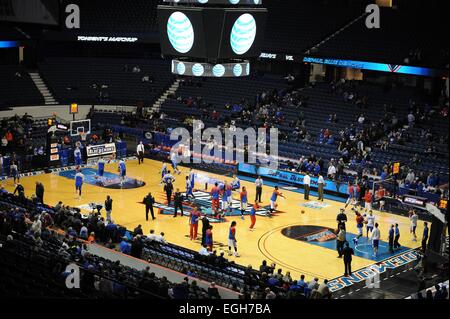 Rosemont, Illinois, USA. 24. Februar 2015. Ein Blick auf die Praxis vor der NCAA Männer Basketball-Spiel zwischen der Creighton Bluejays und die DePaul Blue Dämonen in der Allstate Arena in Rosemont, Illinois. Patrick Gorski/CSM/Alamy Live-Nachrichten Stockfoto