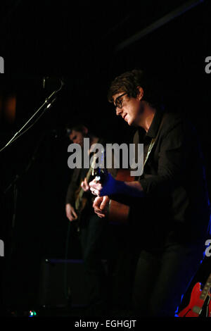 Frankfurt am Main, Deutschland. 24. Februar 2015. US-amerikanischer Singer-Songwriter, singt Erik Penny im Nachtleben, Frankfurt am Main, Deutschland, am 24. Februar 2015. © Luo Huanhuan/Xinhua/Alamy Live-Nachrichten Stockfoto