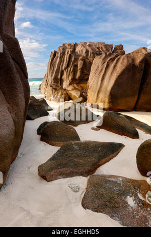 Seychellen Insel La Digue. Felsen am Strand Stockfoto