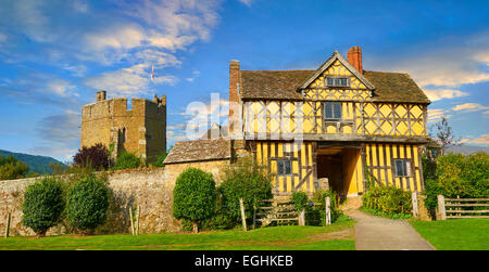 Das Fachwerk Torhaus von der feinsten vorhandenen befestigten mittelalterlichen Herrenhaus in England gebaut in der 1280s Stockfoto