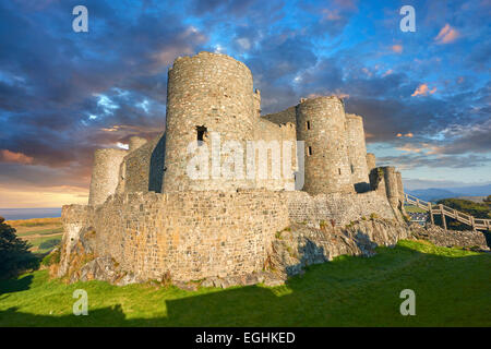 Die mittelalterlichen Harlech Castle gebaut 1282-1289 für König Edward i., UNESCO-Weltkulturerbe, Conwy, Wales, Vereinigtes Königreich Stockfoto