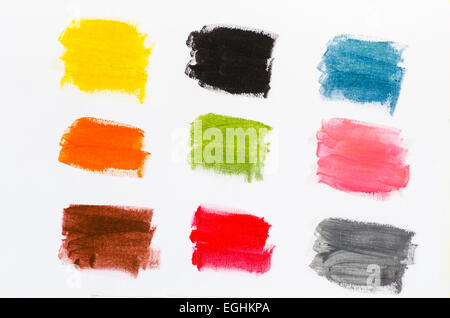 mehrfarbiges Aquarell Striche auf weißem Papierhintergrund Stockfoto