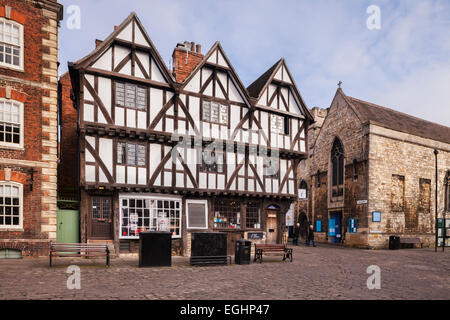 Das mittelalterliche Gebäude Schlossplatz, Lincoln, Lincolnshire, beherbergt das Visitor Information Centre. Stockfoto