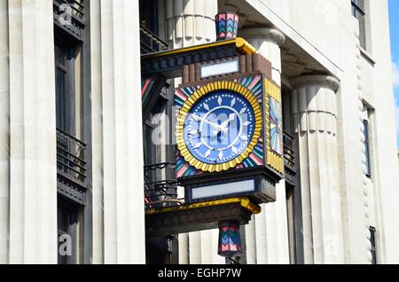 Art-Déco-Uhr auf der Vorderseite des ehemaligen Daily Telegraph aufbauend auf Fleet Street, London, UK Stockfoto