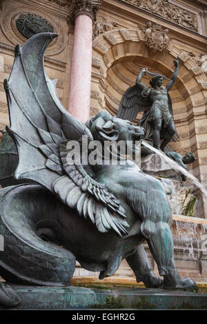 Geflügelten Löwen. Fontaine Saint-Michel in Paris, Frankreich. Beliebte Sehenswürdigkeiten Stockfoto