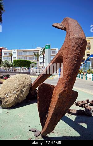Große Schiffe Anker auf dem Display in der Nähe des Hafens, Garrucha, Provinz Almeria, Costa Almeria, Andalusien, Spanien, Westeuropa. Stockfoto