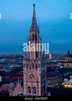 Blick von St. Peter (Alter Peter) am neuen Rathaus, München, Bayern, Deutschland Stockfoto