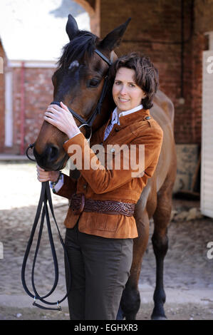 Venetia Williams Schlauch Race Trainer Bild mit 2009 Grand National Gewinner Mo Mome Stockfoto