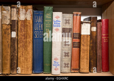 Süd-Georgien, Grytviken, alte norwegische Walfänger Kirchenbibliothek, Bücher in den Regalen Stockfoto