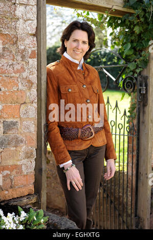 Venetia Williams Schlauch Race Trainer Bild mit 2009 Grand National Gewinner Mo Mome Stockfoto