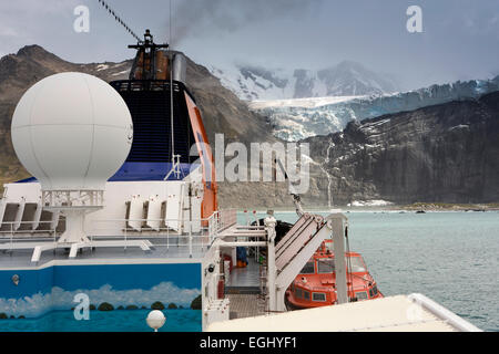 Süd-Georgien, MS Hanseatic, Antarktis-Expedition Kreuzfahrtschiff vor Anker aus Gold Harbour Stockfoto