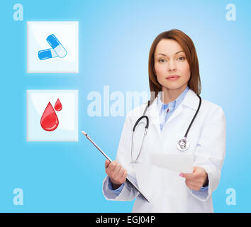 lächelnd, Arzt oder eine Krankenschwester auf Pillen-Symbol Stockfoto