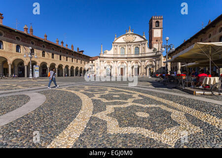 Italien, Lombardei, Vigevano, Ducale Platz der Kathedrale Stockfoto