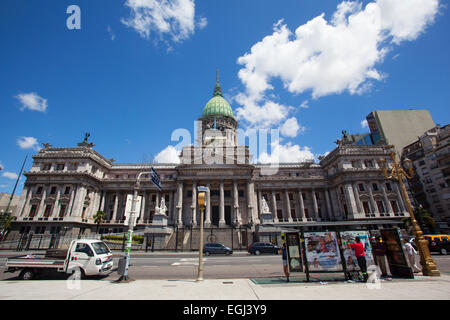 Die Hauptfassade des argentinischen Nationalkongress. Buenos Aires, Argentinien. Stockfoto