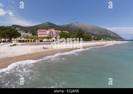 Stadt Poros, Kefalonia. Malerische Aussicht auf Poros Strand und Promenade auf der Süd-Osten von Kefalonia. Stockfoto