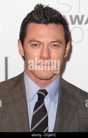 London, Großbritannien. 24. Februar 2015. Britischer Schauspieler Luke Evans kommt bei den Elle Style Awards in London, Großbritannien, 24. Februar 2015. Die Awards werden von der Mode gehostet Zeitschrift "Elle" anlässlich der London Fashion Week, die vom 20. bis 24. Februar lief. Foto: Hubert Boesl/Dpa/Alamy Live News Stockfoto