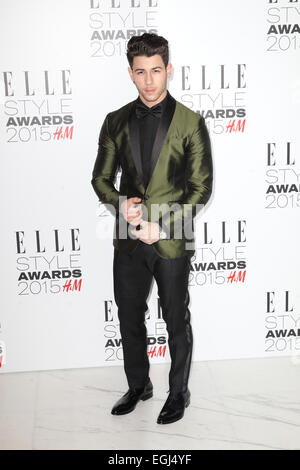 London, Großbritannien. 24. Februar 2015. US-Sänger Nick Jonas kommt bei den Elle Style Awards in London, Großbritannien, 24. Februar 2015. Die Awards werden von der Mode gehostet Zeitschrift "Elle" anlässlich der London Fashion Week, die vom 20. bis 24. Februar lief. Foto: Hubert Boesl/Dpa/Alamy Live News Stockfoto