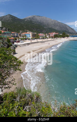 Stadt Poros, Kefalonia. Malerische Aussicht auf Poros Strand und Promenade auf der Süd-Osten von Kefalonia. Stockfoto