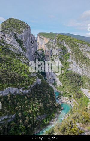 GORGE DU VERDON, Frankreich - 11. Mai 2014: Ein Blick auf die Gorge du Verdon (Verdon-Schlucht) in Südfrankreich. Stockfoto