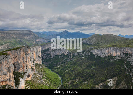 GORGE DU VERDON, Frankreich - 11. Mai 2014: Ein Blick auf die Gorge du Verdon (Verdon-Schlucht) in Südfrankreich. Stockfoto