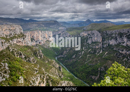 GORGE DU VERDON, Frankreich - 11. Mai 2014: Ein Blick auf die Gorge du Verdon (Verdon-Schlucht) in Südfrankreich. Stockfoto