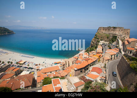 Ruffo Schloss und Strand, Scilla Dorf, Provinz Reggio Calabria, Kalabrien, Italien, Europa Stockfoto