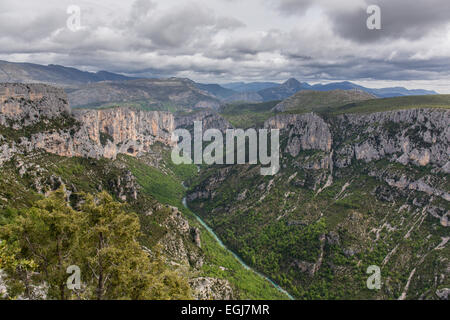 GORGE DU VERDON, Frankreich - 11. Mai 2014: Ein Blick auf die Gorge du Verdon (Verdon-Schlucht) in Südfrankreich. Stockfoto